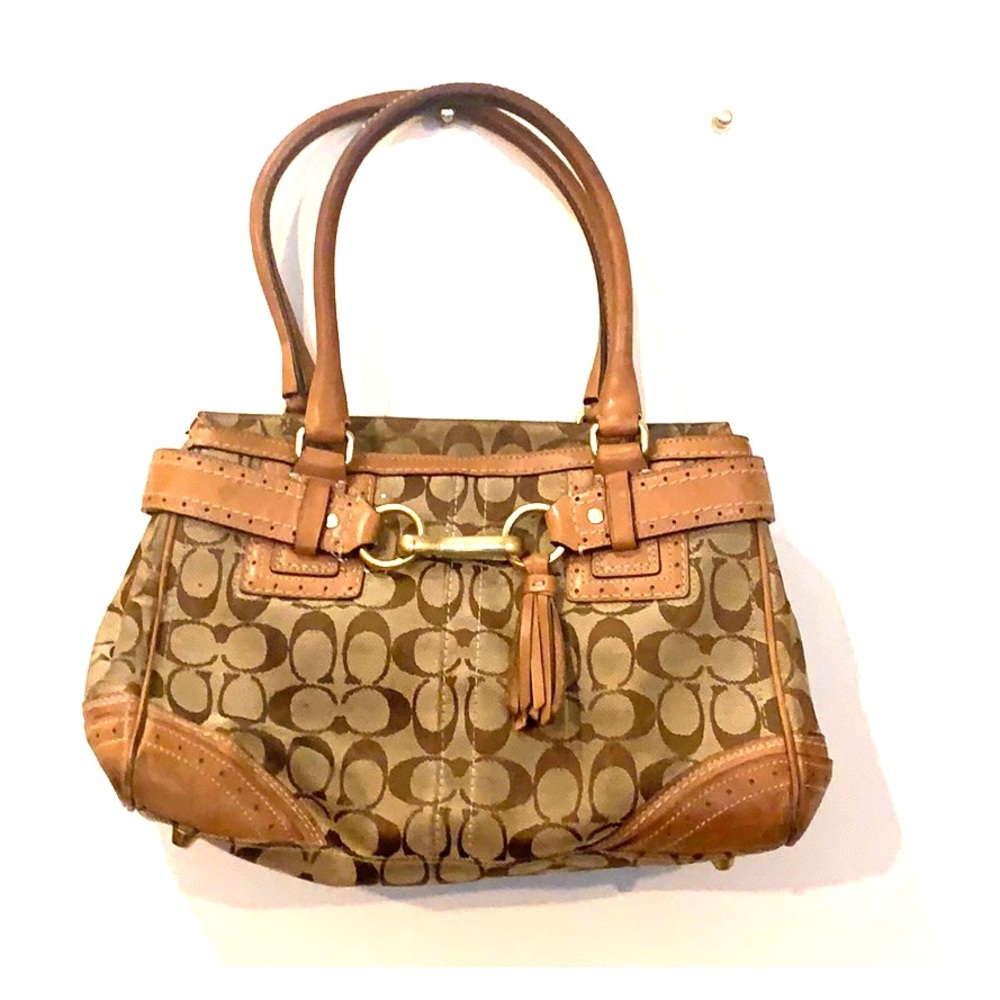 Free Shipping!Coach purse gotta go! Make an offer!
